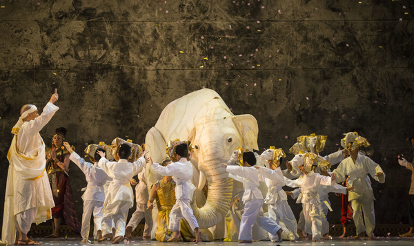 Photo Flash: First Look at Kate Baldwin, Paolo Montalban & More in Lyric Opera of Chicago's THE KING AND I Image