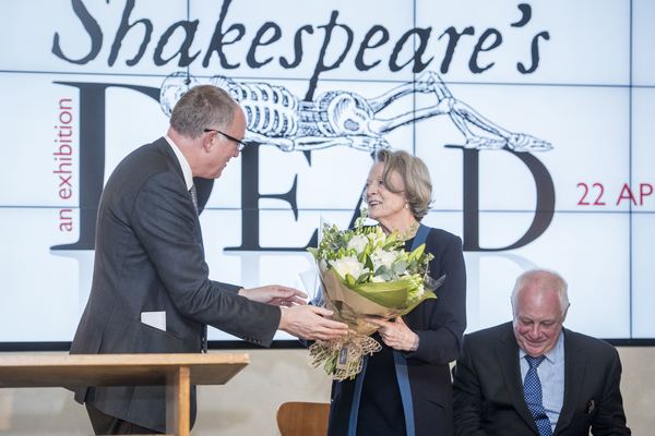 Photo Flash: Dame Maggie Smith Opens SHAKESPEARE'S DEAD Exhibition at Oxford 