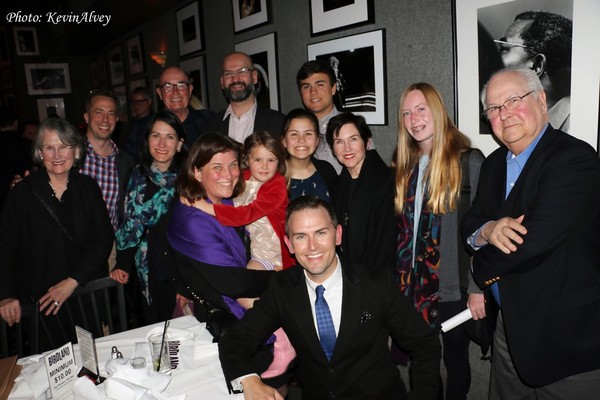 Photo Flash: Daniel Reichard Celebrates FRIENDS, ACQUAINTANCES, AND STRANGERS at Birdland Image