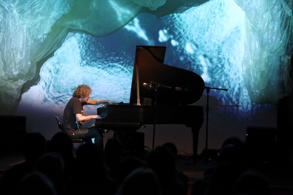 Photo Flash: Peter Manning Robinson Debuts THE REFRACTOR PIANO CONCERT at Bergamot Station  Image