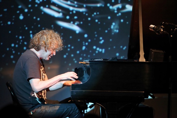Photo Flash: Peter Manning Robinson Debuts THE REFRACTOR PIANO CONCERT at Bergamot Station  Image