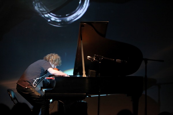 Photo Flash: Peter Manning Robinson Debuts THE REFRACTOR PIANO CONCERT at Bergamot Station  Image