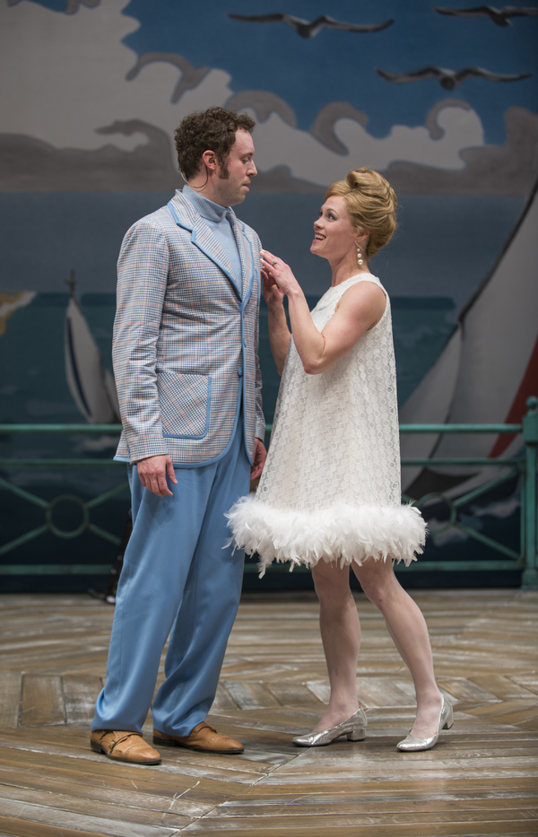 Photo Flash: First Look at ONE MAN, TWO GUVNORS at Court Theatre Image