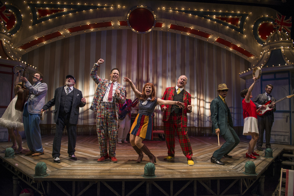 Photo Flash: First Look at ONE MAN, TWO GUVNORS at Court Theatre Image