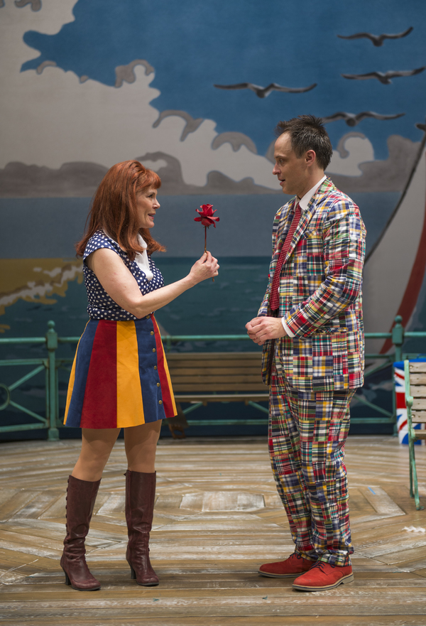 Photo Flash: First Look at ONE MAN, TWO GUVNORS at Court Theatre Image