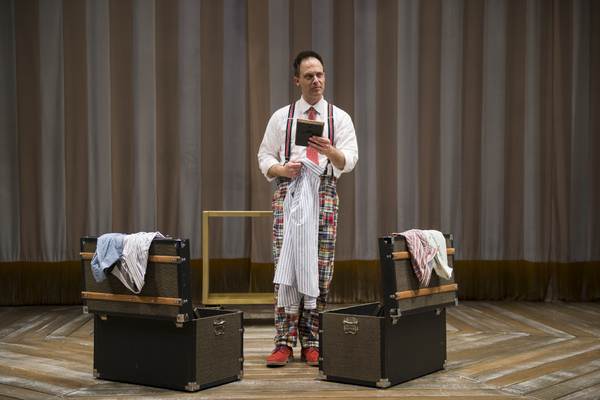 Photo Flash: First Look at ONE MAN, TWO GUVNORS at Court Theatre Image
