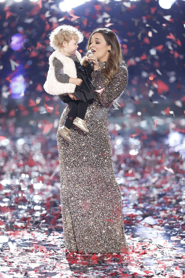 Photo & Video: Broadway Alum Alisan Porter Wins NBC's THE VOICE! Image