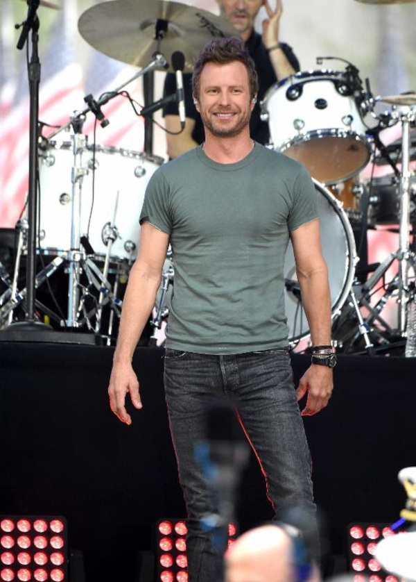 Photo Flash: Dierks Bentley Performs Live on NBC's TODAY Image