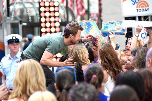 Photo Flash: Dierks Bentley Performs Live on NBC's TODAY Image