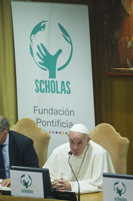 Photo: Telemundo Presents 'Innovation Award' to Pope Francis' Education Initiative Image