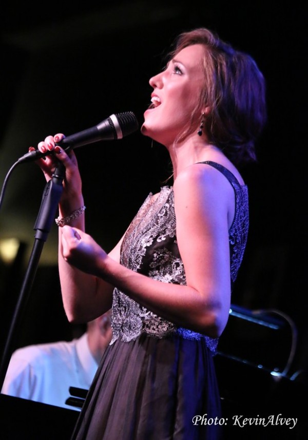 Photo Flash: Tony Nominee Laura Osnes Performs at Birdland 