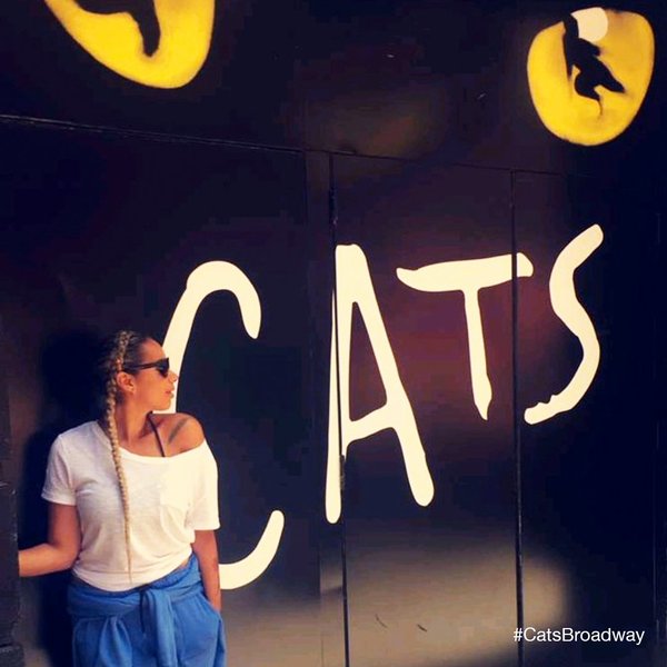 Photo Flash: Leona Lewis Visits New Broadway Home of CATS! Image