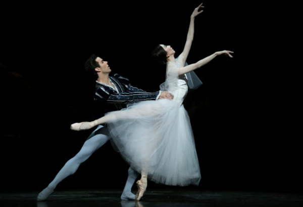 Photo Flash: Houston Ballet Ends 2015-16 Season With World Premiere of Stanton Welch's GISELLE 