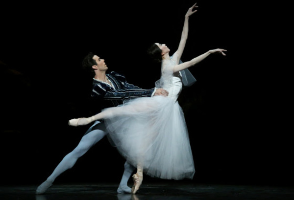 Photo Flash: Houston Ballet Ends 2015-16 Season With World Premiere of Stanton Welch's GISELLE Image