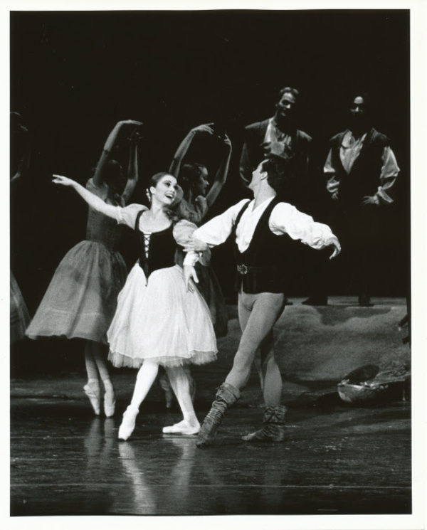 Photo Flash: Houston Ballet Ends 2015-16 Season With World Premiere of Stanton Welch's GISELLE Image