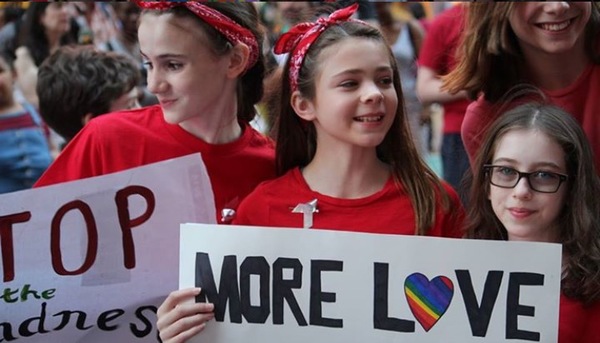 Photo Flash: Broadway Youth Perform 'Imagine' for Peace in Orlando Image