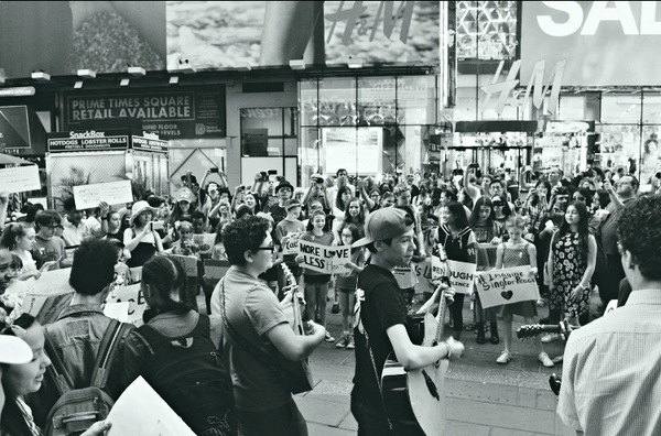 Photo Flash: Broadway Youth Perform 'Imagine' for Peace in Orlando 