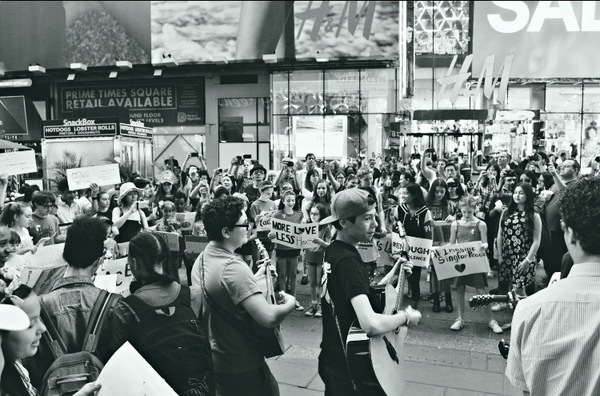 Photo Flash: Broadway Youth Perform 'Imagine' for Peace in Orlando Image