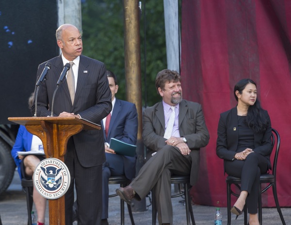 Photo Flash: The Public Theater Celebrates World Refugee Day with Michael Cerveris, Bobby Cannavale & More Image