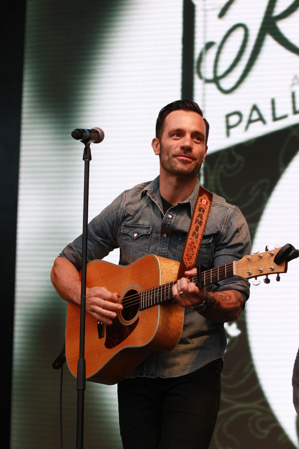 Photo Flash: Cast of JERSEY BOYS, Beverley Knight, Ramin Karimloo & More Rock West End Live Image