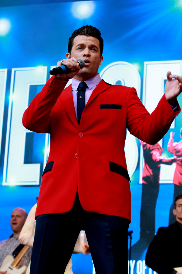 Photo Flash: Cast of JERSEY BOYS, Beverley Knight, Ramin Karimloo & More Rock West End Live Image
