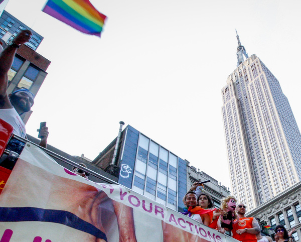 Photo Flash: Cast of AVENUE Q Marches in NYC Pride Parade! Image