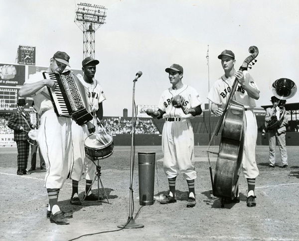 Photo Flash: First Look at SATCHEL PAIGE AND THE KANSAS CITY SWING Image