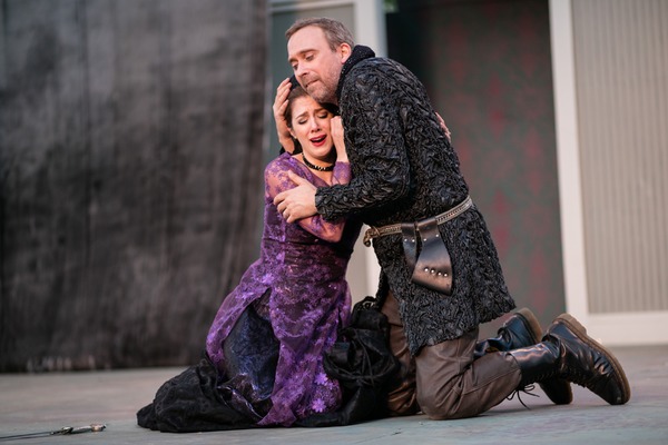 Photo Flash: First Look at Independent Shakespeare Co.'s RICHARD III at Griffith Park 