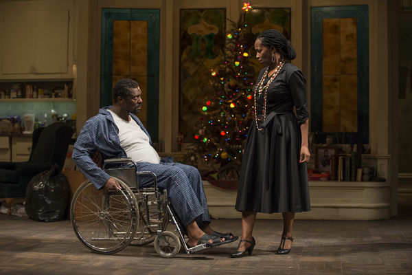 Photo Flash: First Look at Eamonn Walker and More in Steppenwolf's BETWEEN RIVERSIDE AND CRAZY 