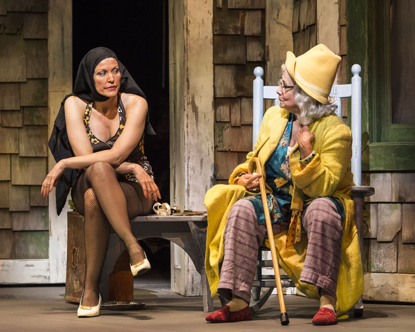 Photo Flash: First Look at Betty Buckley and Rachel York in GREY GARDENS at the Ahmanson Image