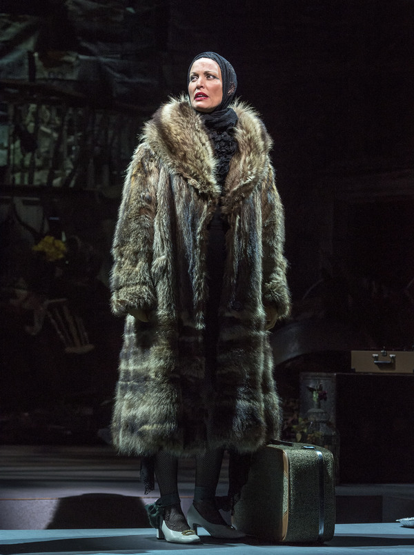 Photo Flash: First Look at Betty Buckley and Rachel York in GREY GARDENS at the Ahmanson Image