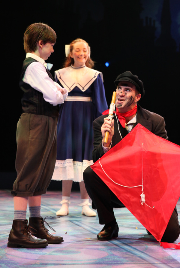 Photo Flash: First Look at North Shore Music Theatre's MARY POPPINS Image