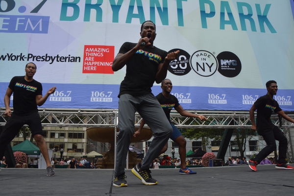 Photo Coverage: Casts of MOTOWN, CHICAGO & More Return to Broadway in Bryant Park!  Image