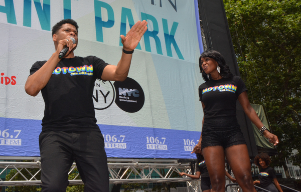 Photo Coverage: Casts of MOTOWN, CHICAGO & More Return to Broadway in Bryant Park! 