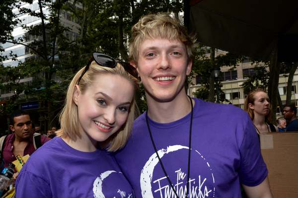 Photo Coverage: Casts of MOTOWN, CHICAGO & More Return to Broadway in Bryant Park! 