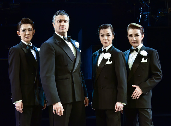 Photo Flash: Worlds Collide When Takarazuka CHICAGO Meets Broadway Cast! Image