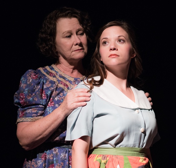 Photo Flash: First Look at THE GLASS MENAGERIE at The City Theatre Image