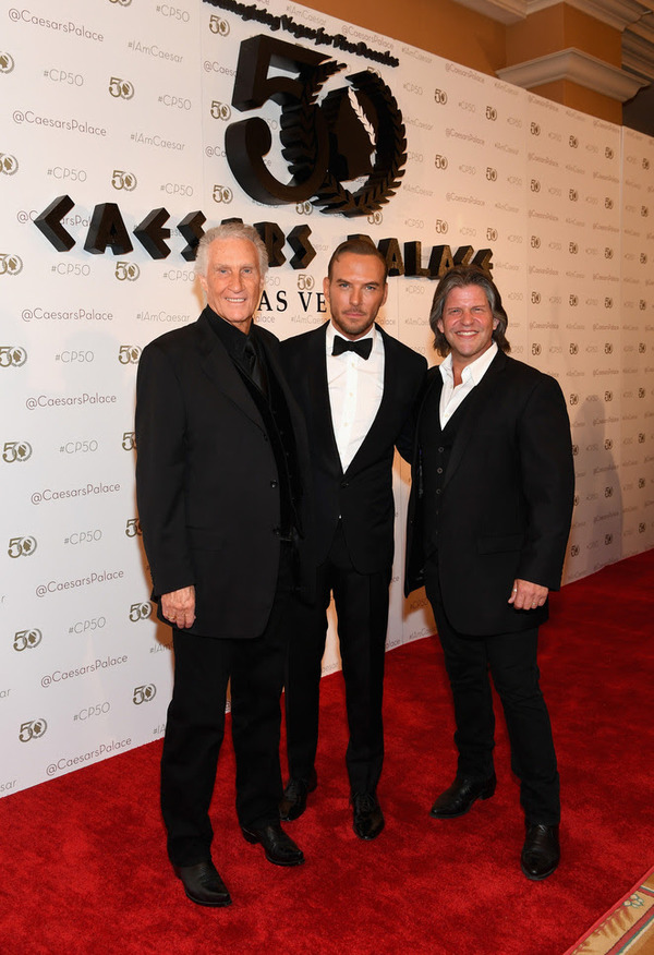 Photo Flash: Tony Bennett & More Celebrate Caesars Palace 50th Anniversary Gala in Las Vegas Image