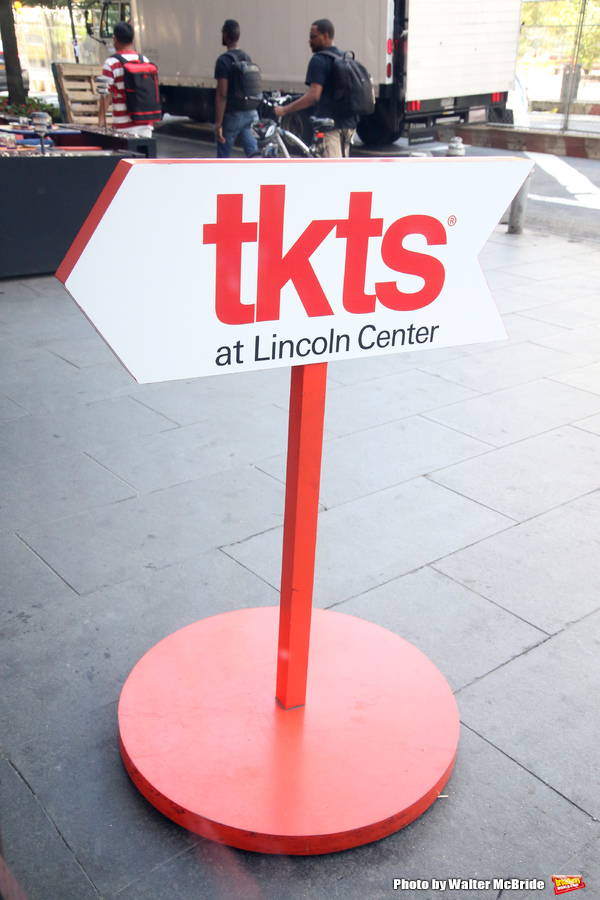 Photo Coverage: New TKTS Booth Pops Up at Lincoln Center  Image