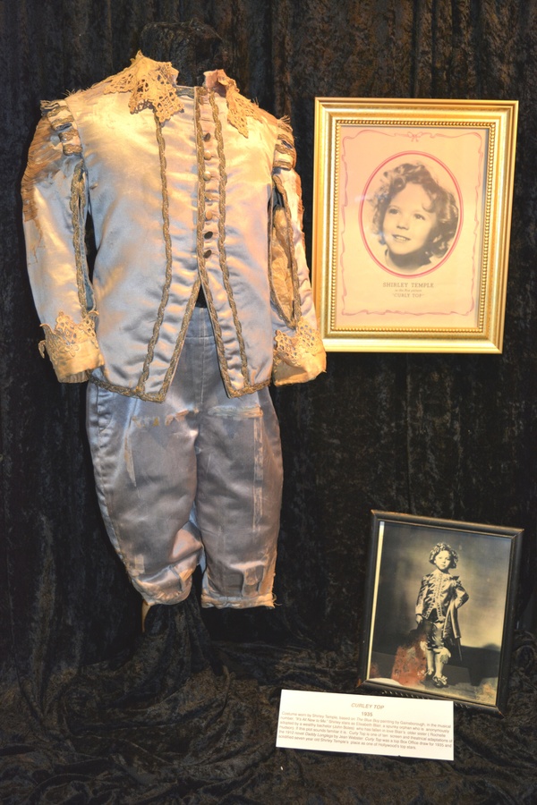 Shirley Temple's costume from â€�"Curly Topâ€ Photo