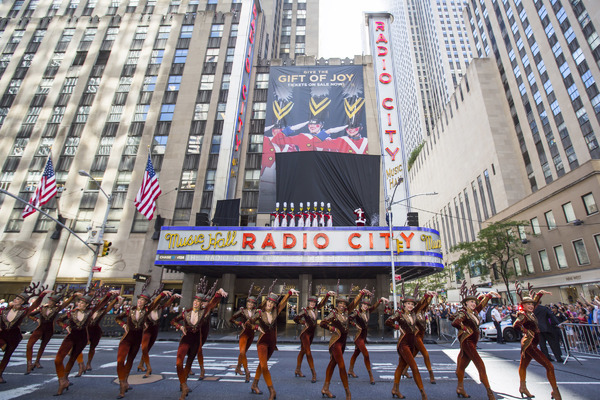 Photo Flash: The Rockettes Prance in CHRISTMAS IN AUGUST Outside Radio City Image