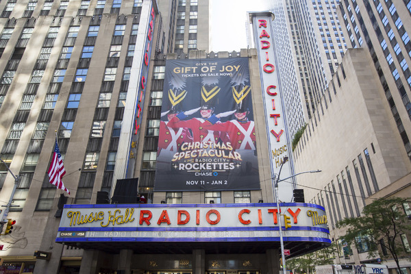 Photo Flash: The Rockettes Prance in CHRISTMAS IN AUGUST Outside Radio City 