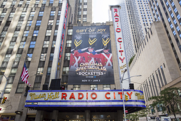 Photo Flash: The Rockettes Prance in CHRISTMAS IN AUGUST Outside Radio City Image