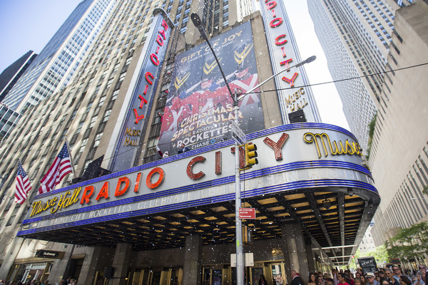 Photo Flash: The Rockettes Prance in CHRISTMAS IN AUGUST Outside Radio City Image