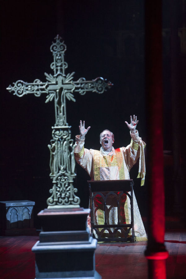 Photo Flash: First Look at Deaf Actor John McGinty, Lesli Margherita, Mark Jacoby and More in HUNCHBACK at Music Circus Image