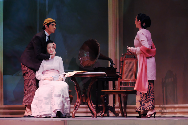 Review: BUNGA PENUTUP ABAD at Jakarta Art Building  Image