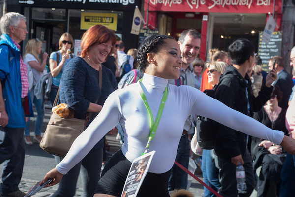 Photo Flash: Edinburgh 2016 - Street Performers On The Royal Mile Image