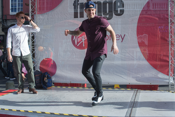 Photo Flash: Edinburgh 2016 - Street Performers On The Royal Mile Image