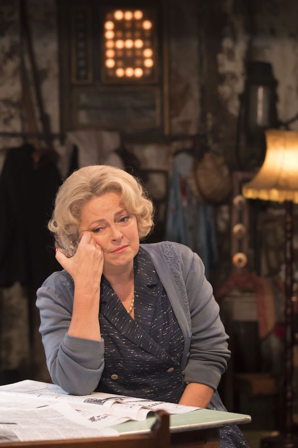 Photo Flash: Kenneth Branagh Opens In THE ENTERTAINER Image