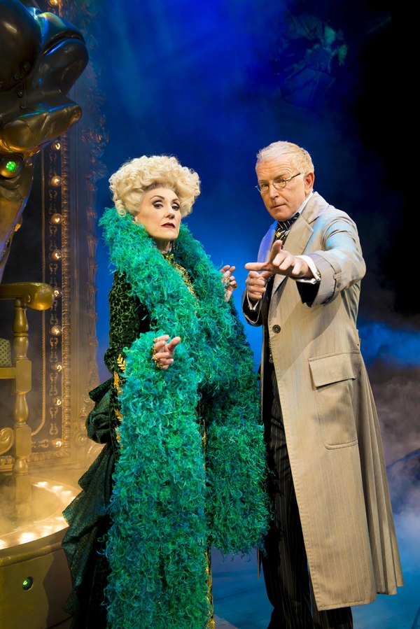 Photo Flash: First Look at Anita Dobson and The New Cast of WICKED Image